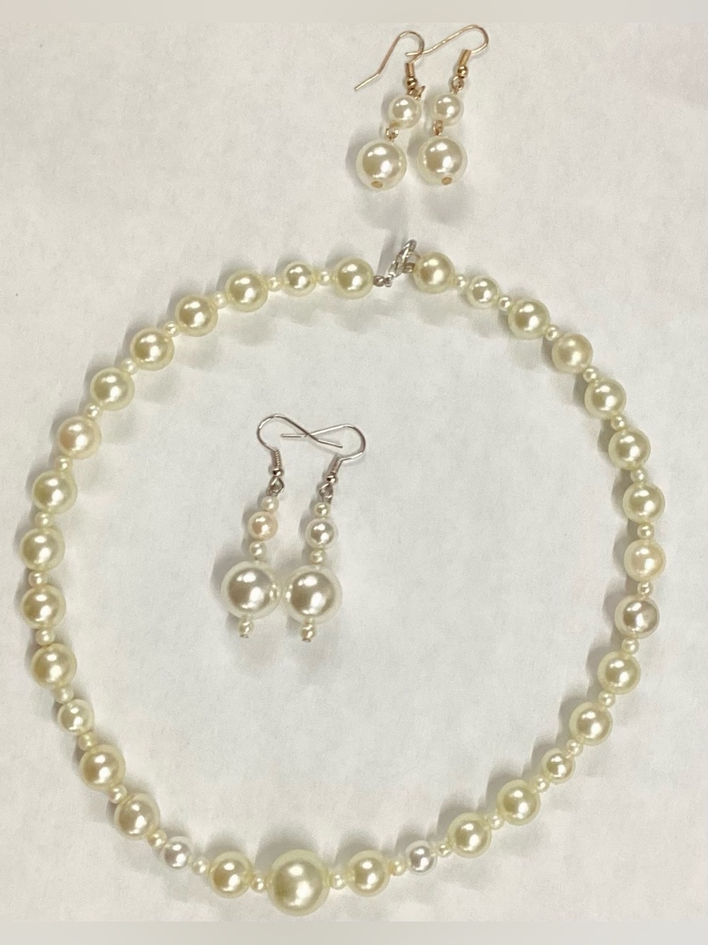 Classic Pearl Necklace and Drop Earrings Set + free earrings 🎻